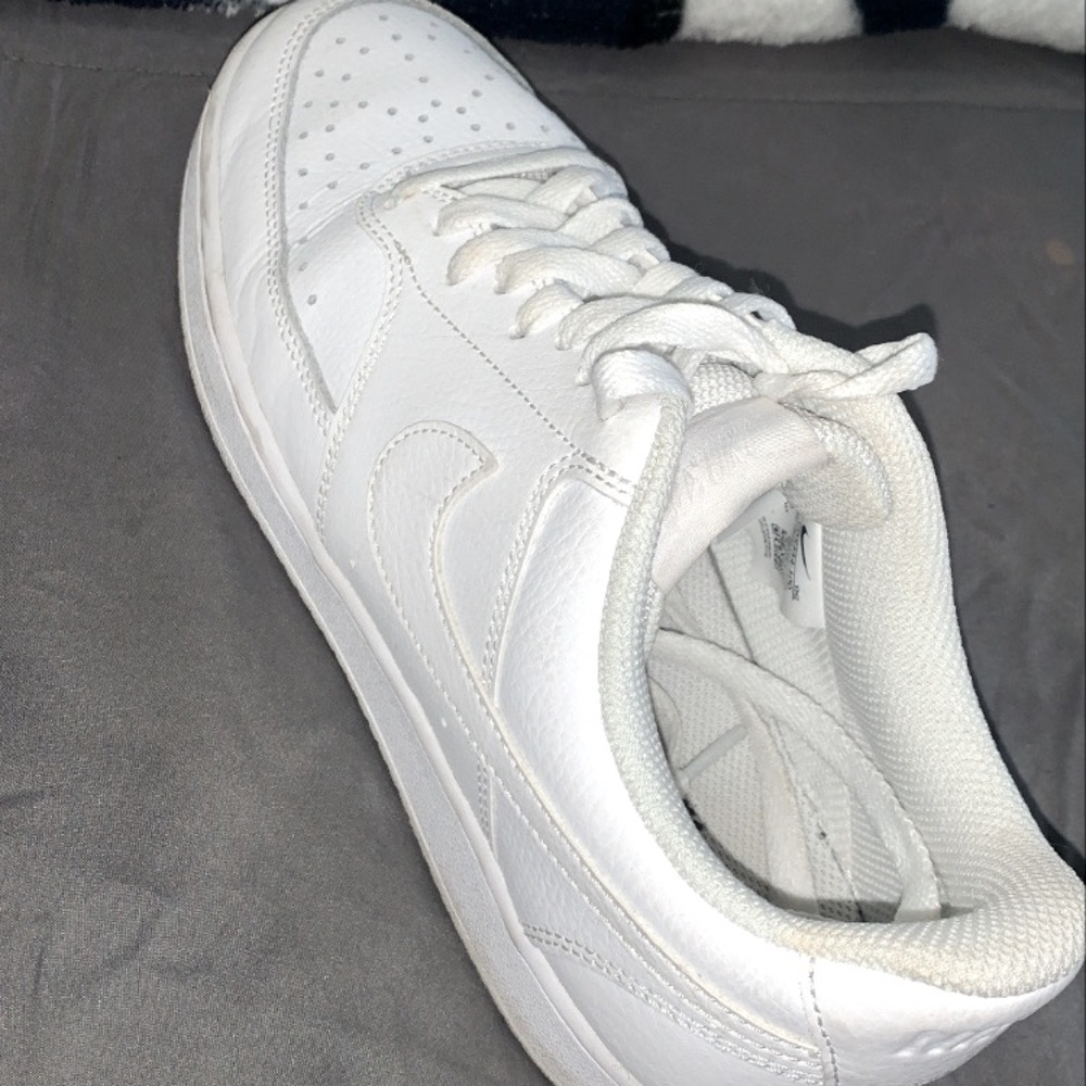 Nike low top court vision women’s
